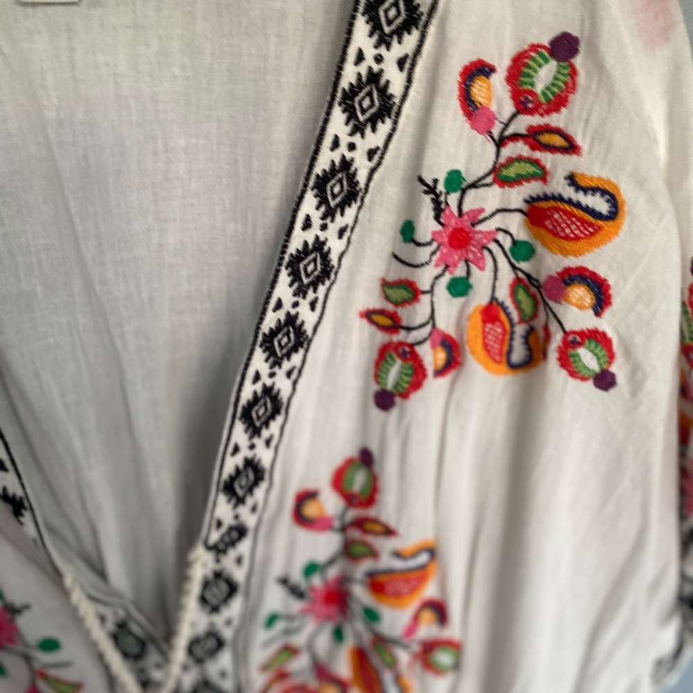 Sundance Embroidered Boho V Neck Tunic Dress White Size M Embellished Tassels - Picture 2 of 4